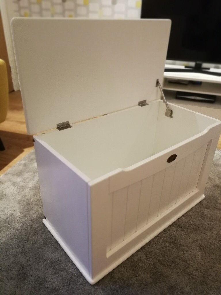 boori toy chest